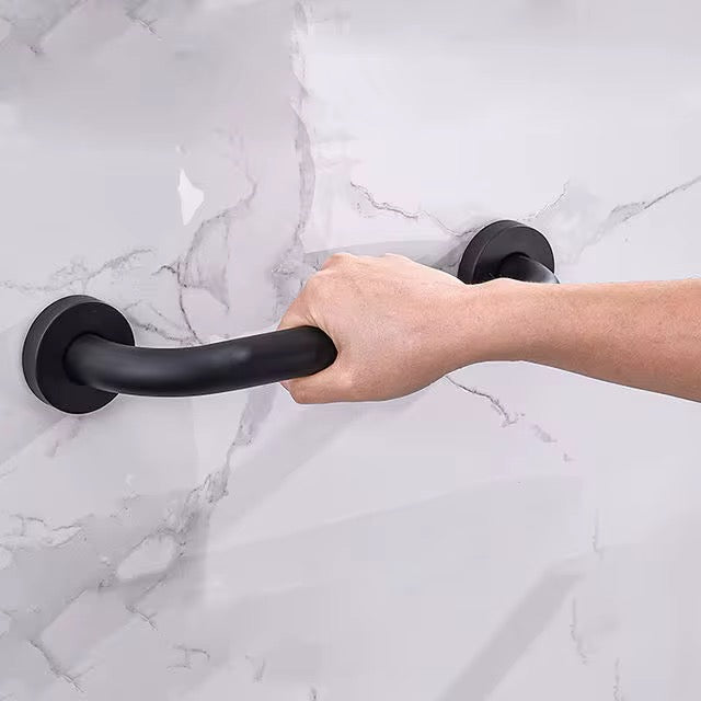 مقبض حوض الاستحمام باللون الأسود 